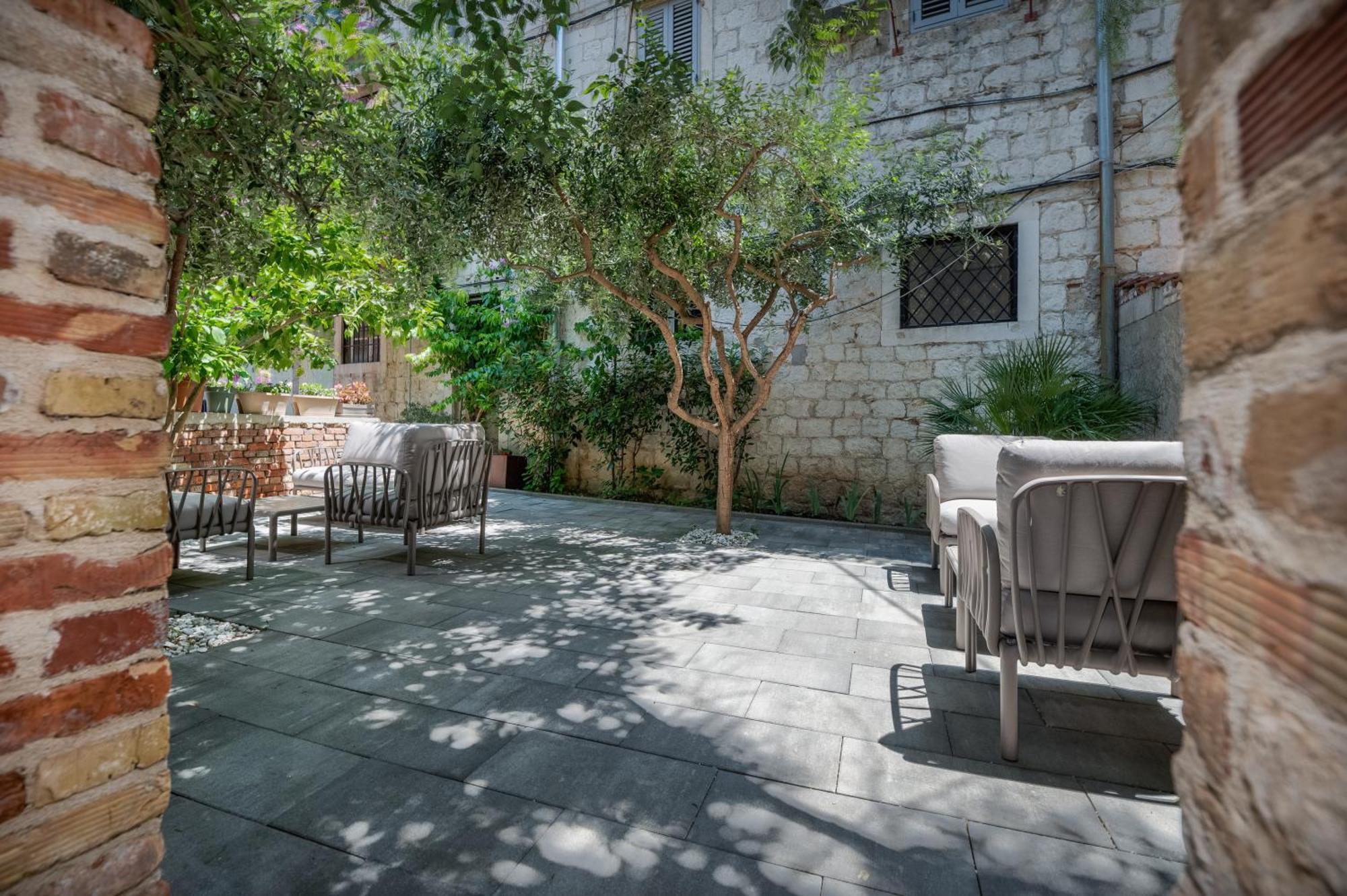 Azur Palace Luxury Rooms Split Exterior foto